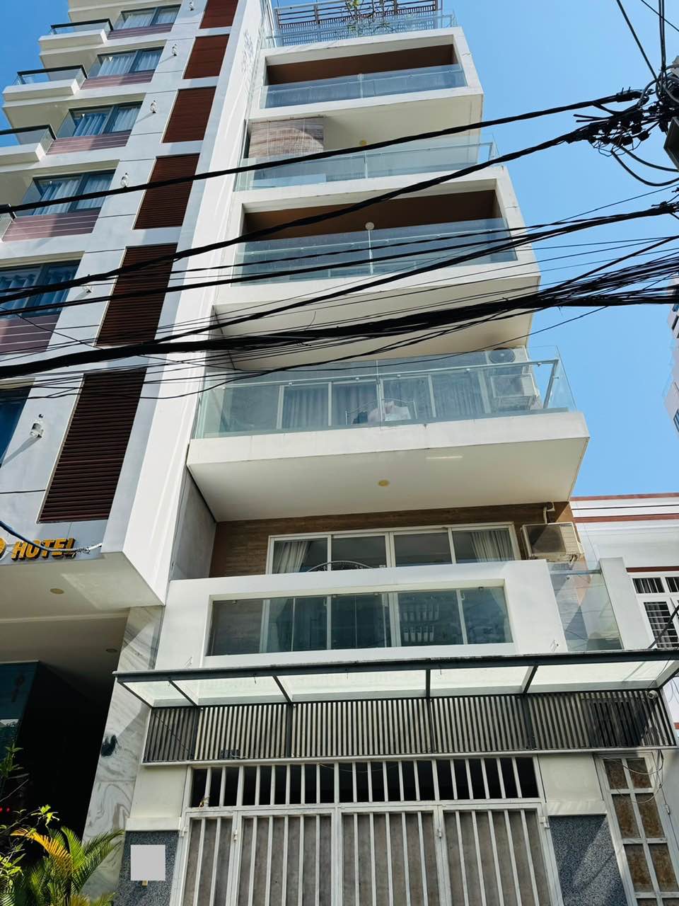 Bán khách sạn hẽm to rộng rãi, hẽm đường Nguyễn Thiện Thuật - Lộc Thọ gần Vincom