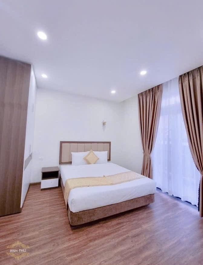 Bán khách sạn phía Bắc Nha Trang đang cho thuê nguyên toà 50tr/ tháng