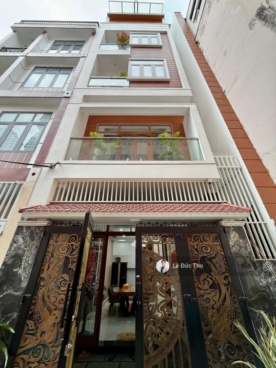 Bán nhà đẹp 5 tầng có thang máy đường Bạch Đằng, gần biển. Giá 12 tỷ