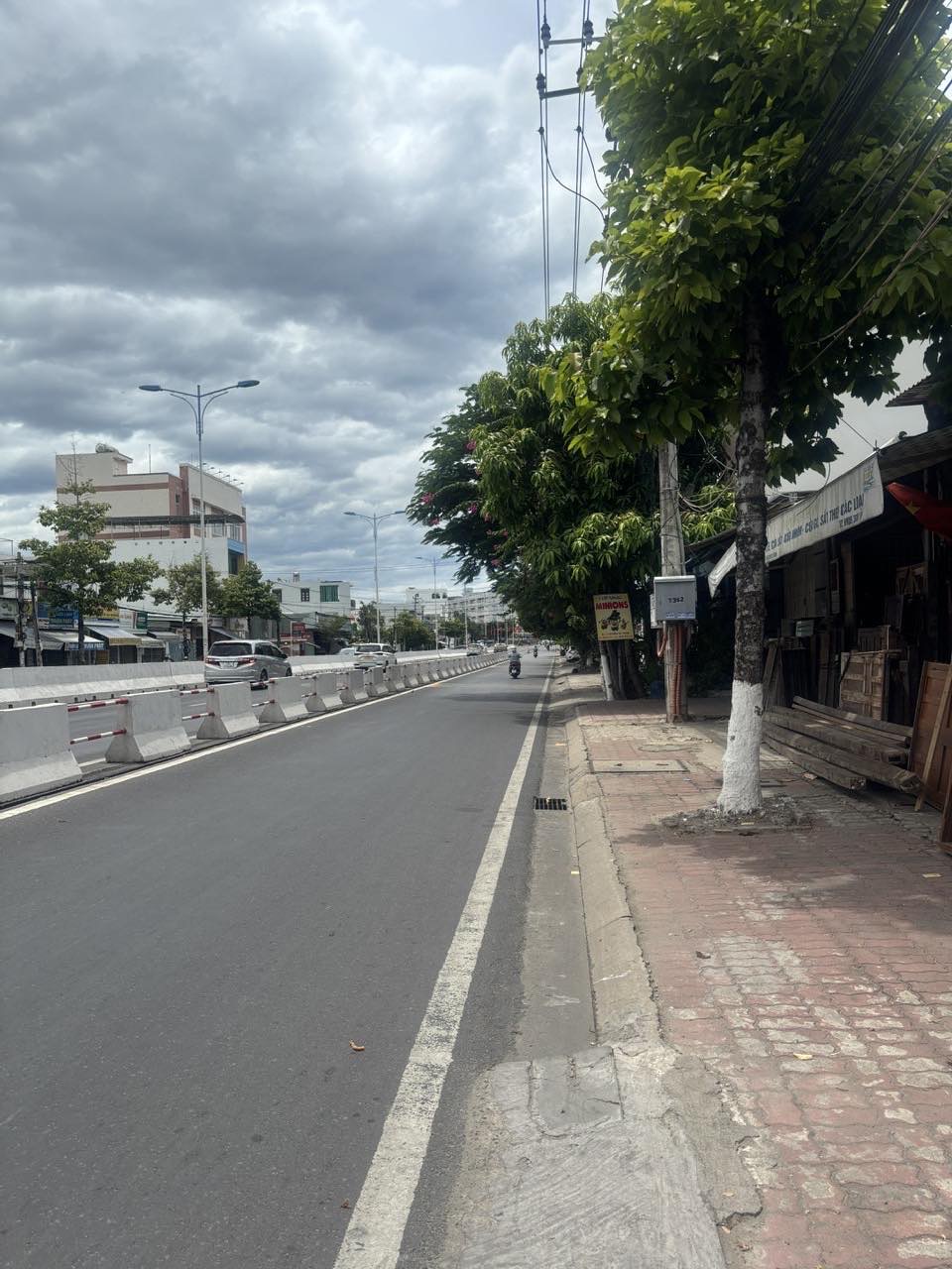 Bán nhà đường Nguyễn Tất Thành, đầu KĐT Phước Long, Nha Trang