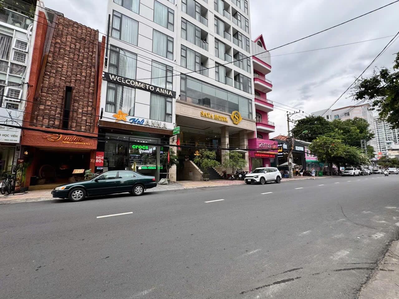 Bán nhà mặt tiền đường Nguyễn Thiện Thuật, Nha Trang