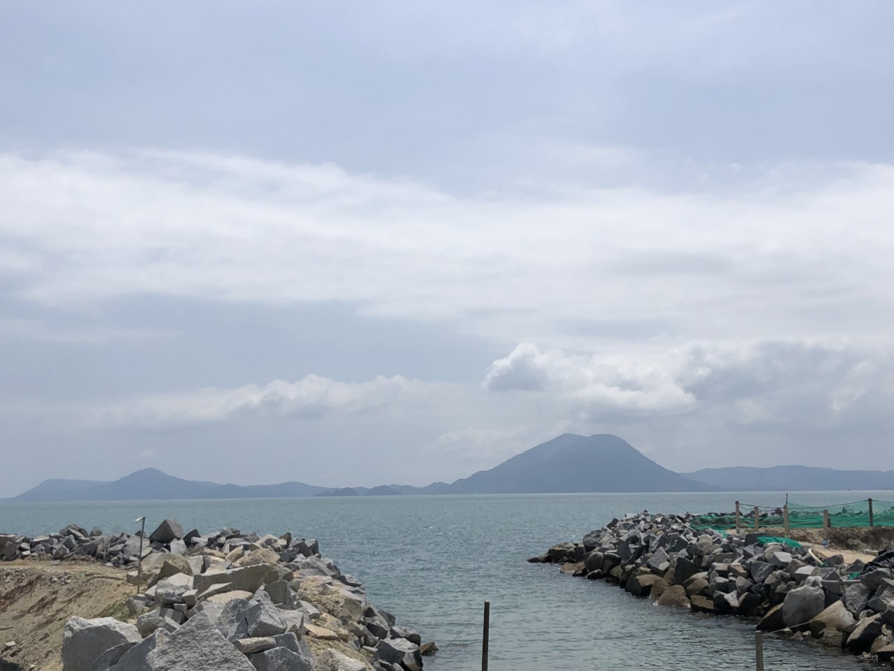 Đất đìa đối diện khu bảo tồn biển Vạn Trào - Vịnh Vân Phong ] cách tp Nha Trang 50km