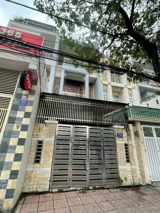 Bán nhà 4 tầng mặt đường Lê Hồng Phong, Nha Trang 114m2 giá 13 tỷ