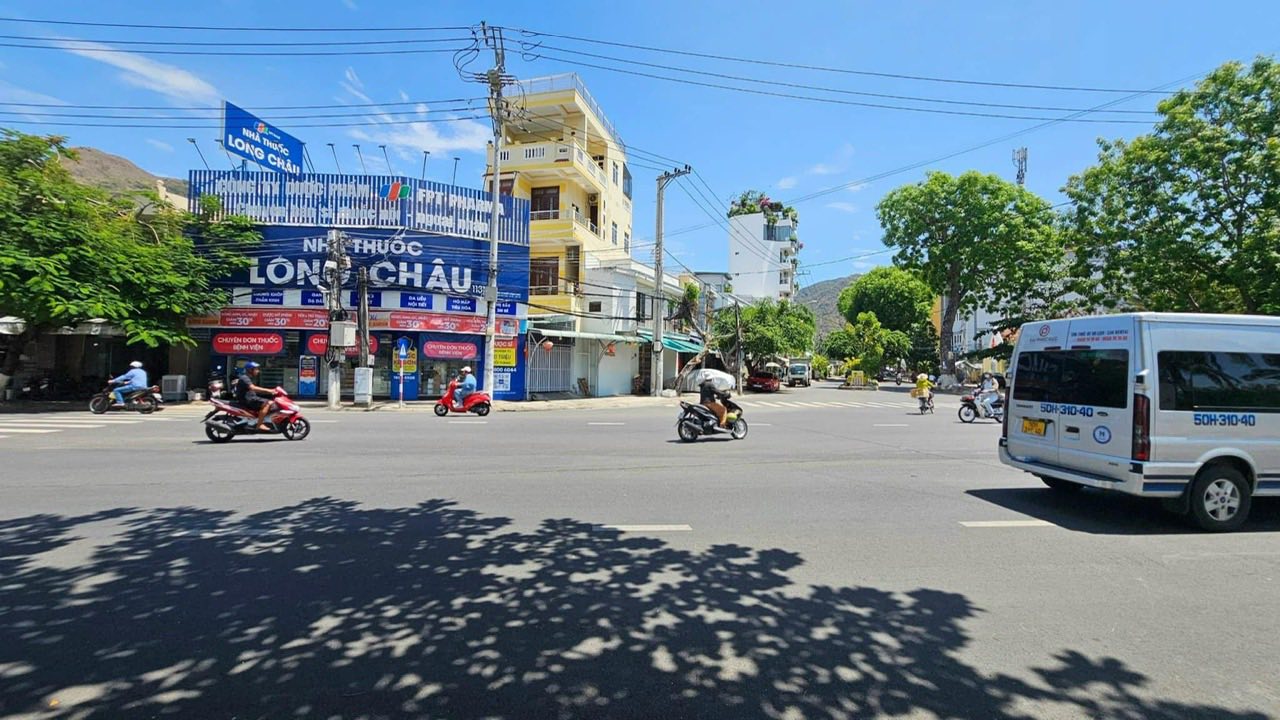 Bán lô đất cực hiếm( mặt tiền gần 19m ), đường Phạm Văn Đồng - Vĩnh Hoà