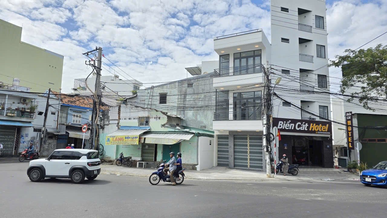 Bán nhà đẹp Góc đường Lê Hồng Phong, Đồng Nai, đường số 13