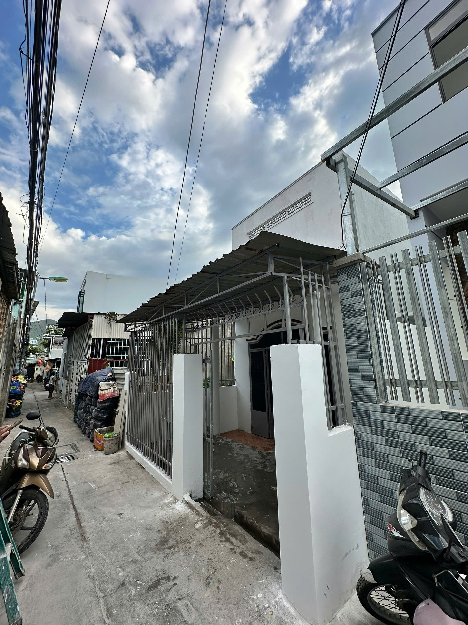 CẦN BÁN NHÀ HẺM PHƯỚC LONG – NGANG 5.3M. Dt 71.4m2. Giá 2.950ty