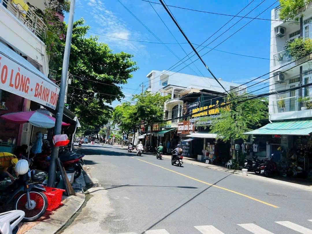Bán nhà mặt tiền Trần Nhật Duật, Nha Trang ngang 11m
