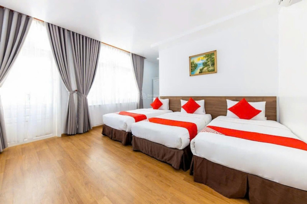 Bán khách sạn 6 tầng đường Nguyễn Thiện Thuật, Nha Trang 25 phòng