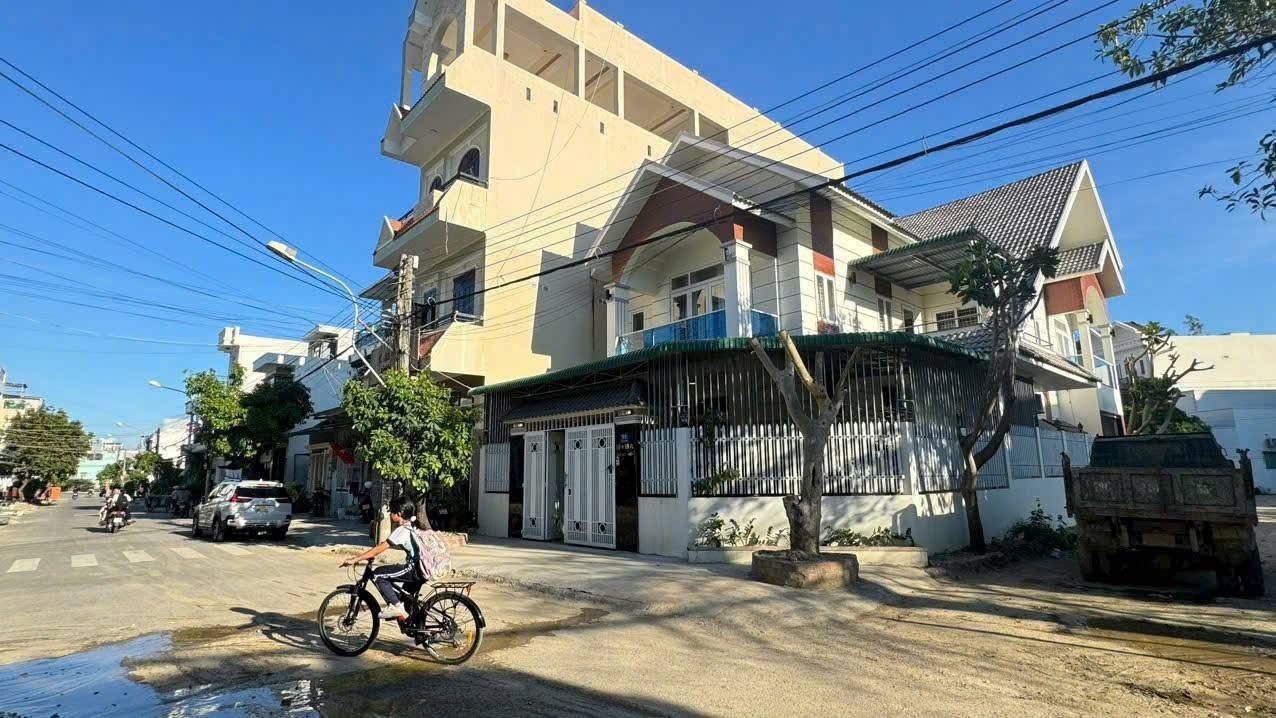 Bán nhanh căn nhà thiết kế đẹp - 2 mặt tiền đường khu hòn sện, Vĩnh Hoà