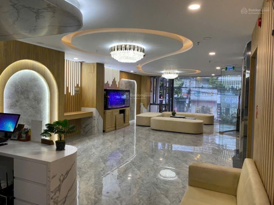 Bán Khách sạn 10 tầng Nguyễn Thị Minh Khai, Cách biển Trần Phú 900