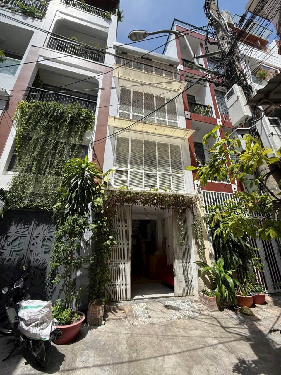 Bán nhà hẻm ô tô đường Bạch Đằng, Nha Trang 4 tầng