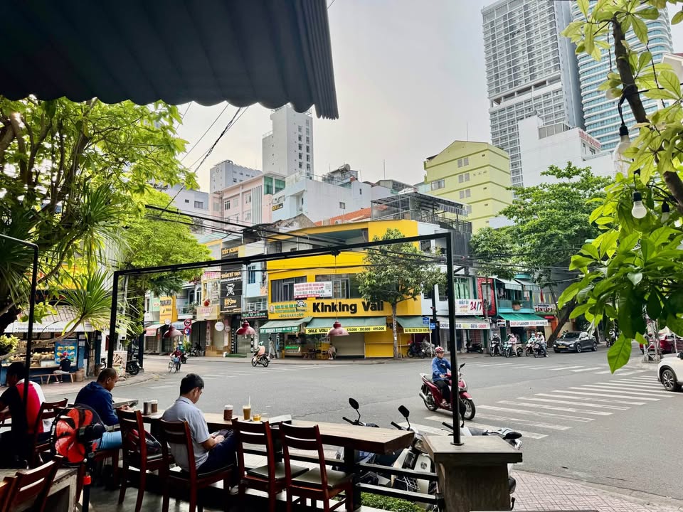 Bán nhà mặt tiền đường Bạch Đằng, Nha Trang, Trung tâm phố Hàn