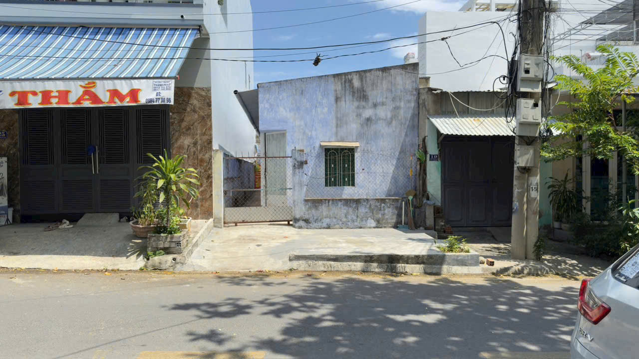 Đất đường Đặng Nguyên Cẩn __ đối diện trường Tiểu Học Vĩnh Hoà 1 ( sát hành chính công Phường Bắc Nha Trang ). Dt 128.4m2. Giá 10.9ty