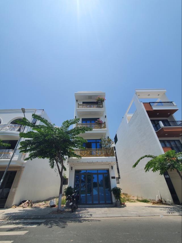 Cho thuê nhà 4 tầng đường A2 VCN Phước Long 2 đối diện công viên