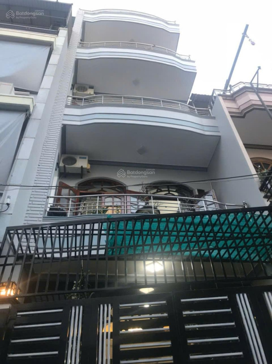 Bán nhà 4 tầng hẻm ô tô đường Quang Trung, Nha Trang, Cách biển Trần Phú: 450m.