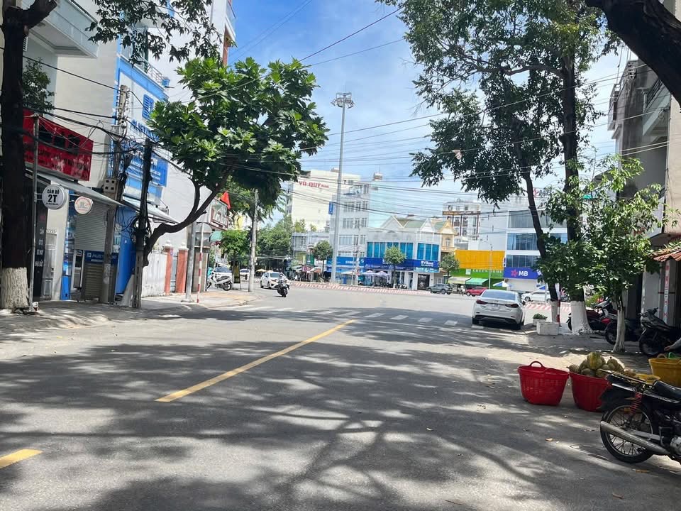 Bán nhà mặt tiền đường Nguyễn Thị Định, Nha Trang giá rẻ