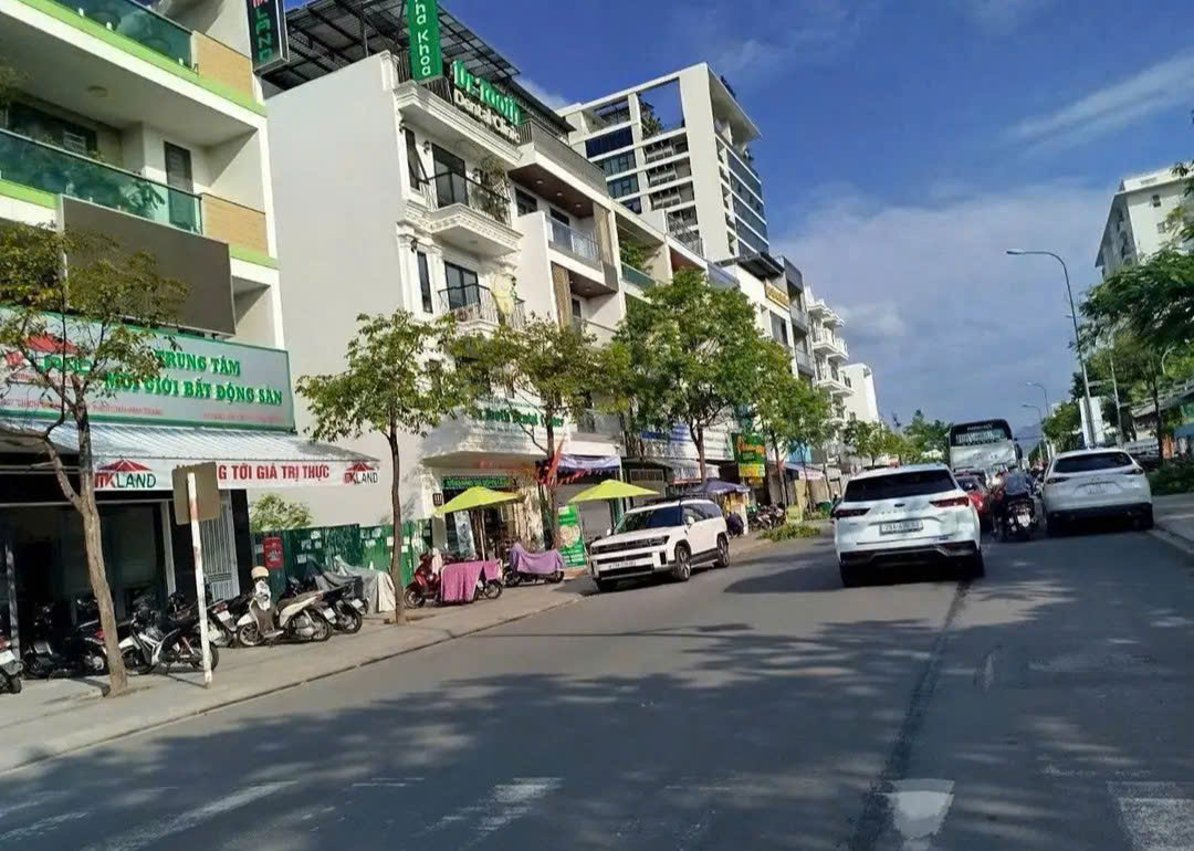 Bán nhà 4 TẦNG mặt tiền Thích Quảng Đức VCN Phước Hải, đối diện trường Tiểu học Phước Hải 3. Dt 150m2. Giá 30 tỷ