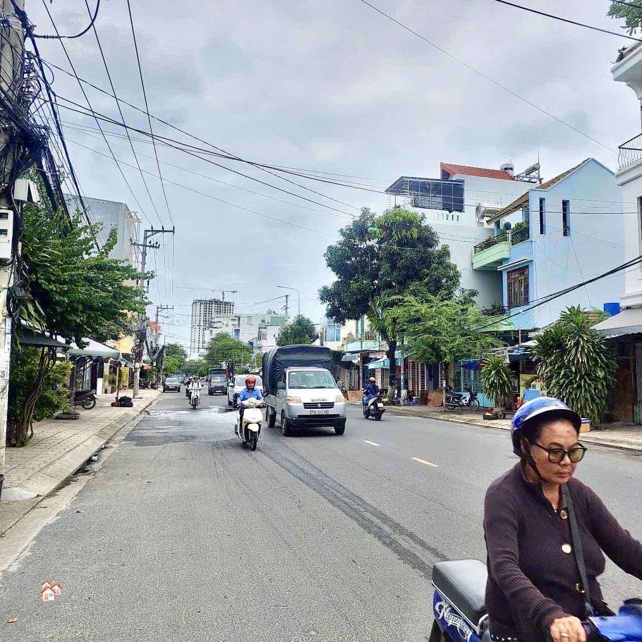 Bán lô góc mặt tiền đường Phước Long, Nha Trang giá chỉ 80tr/m2 