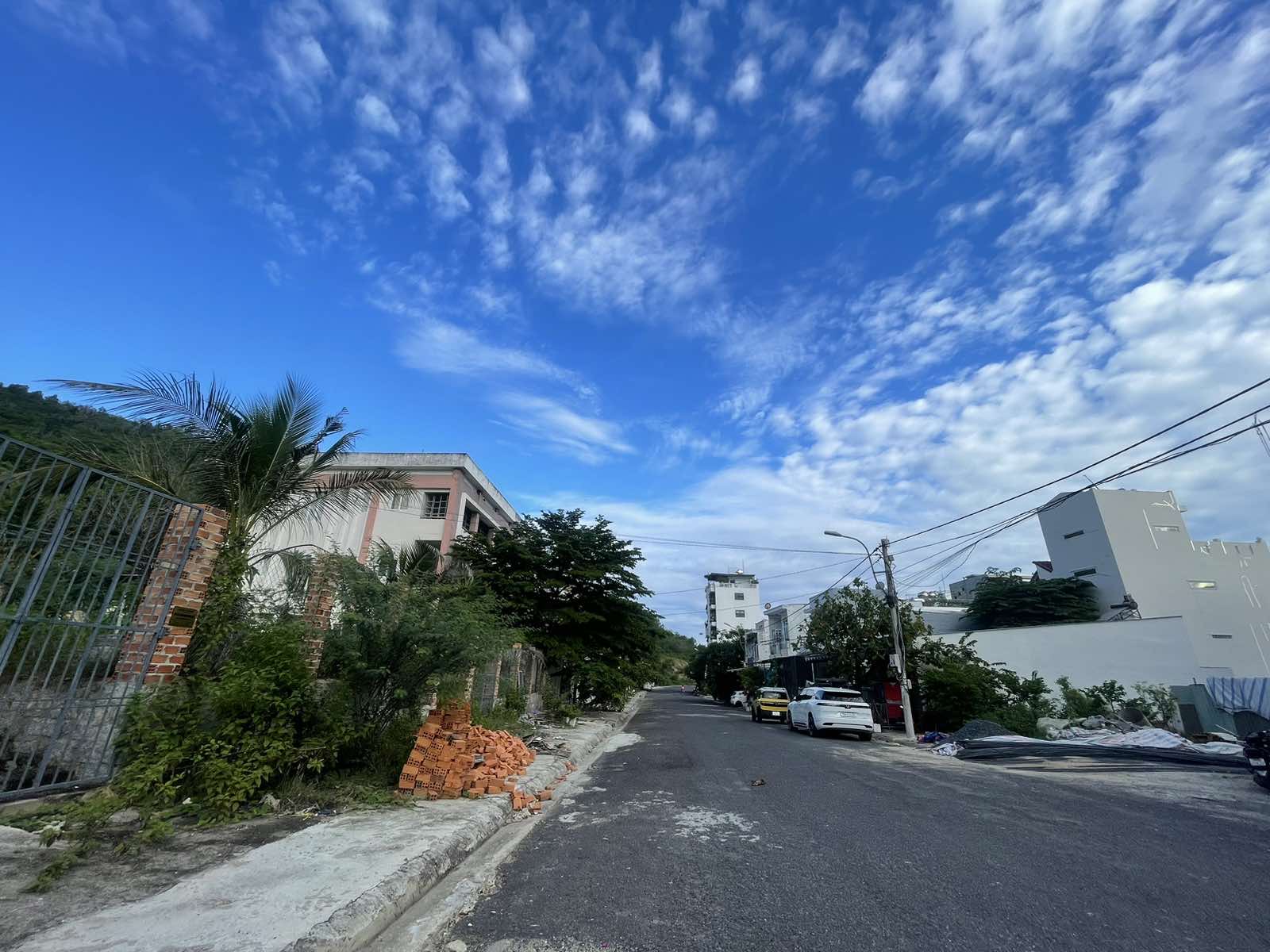 Bán lô đất Biệt thự mặt đường Triệu Quang Phục, Vĩnh Hoà, Nha Trang view Biển