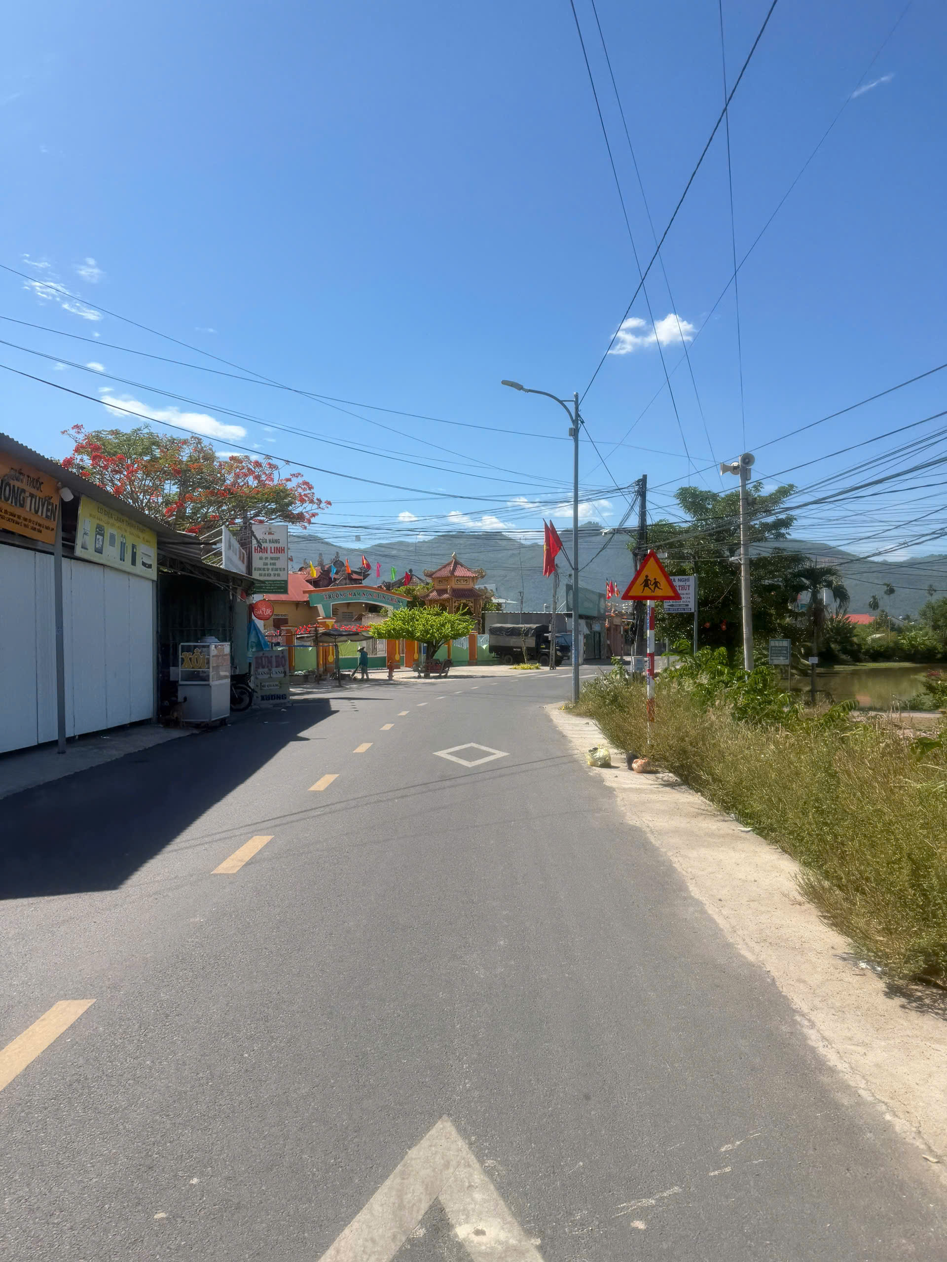 ĐẤT DIÊN TOÀN SÁT BẾN XE PHÍA NAM CÁCH VÕ NGUYÊN GIÁP 200m. Dt 100m2, Giá 1 tỷ 390tr