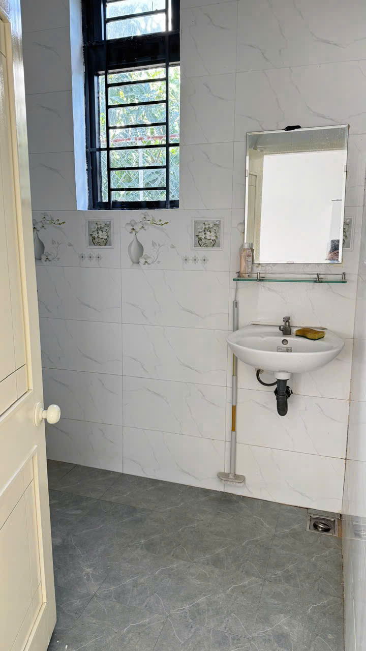 Sẵn nhà vườn 2 mặt tiền trước & sau, dài 9,6m _ hẻm Dương Hiến Quyền ;  cách biển Ba Làng : 80m * DT 148m2. Giá 9.6 tỷ
