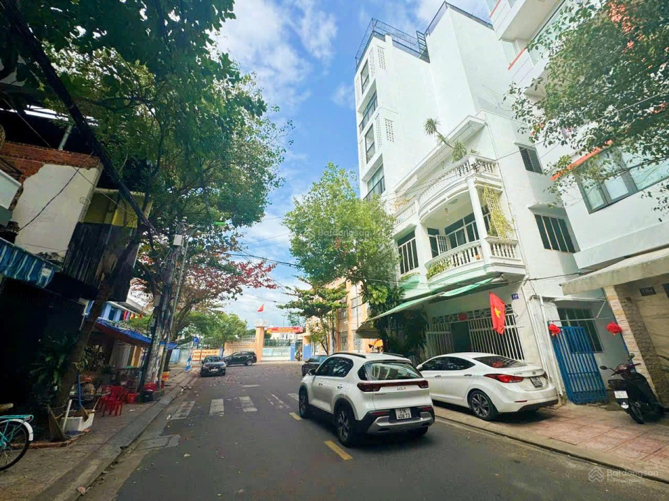 Bán nhà 4 tầng mặt tiền đường Thi Sách, Nha Trang, gần Siêu thị Coop Mart