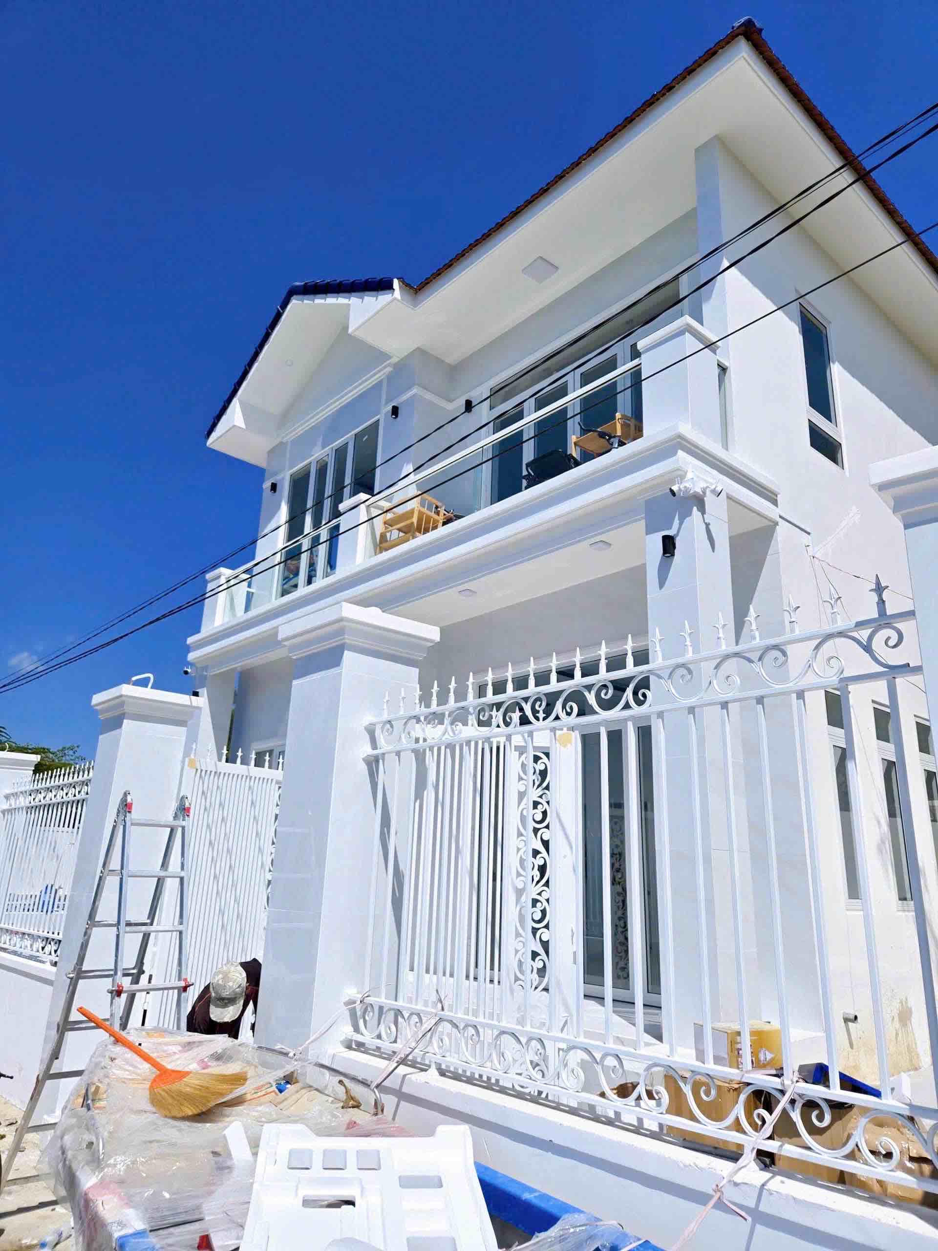 Bán Villa 2 tầng Mặt Biển đảo Trí Nguyên, Nha Trang