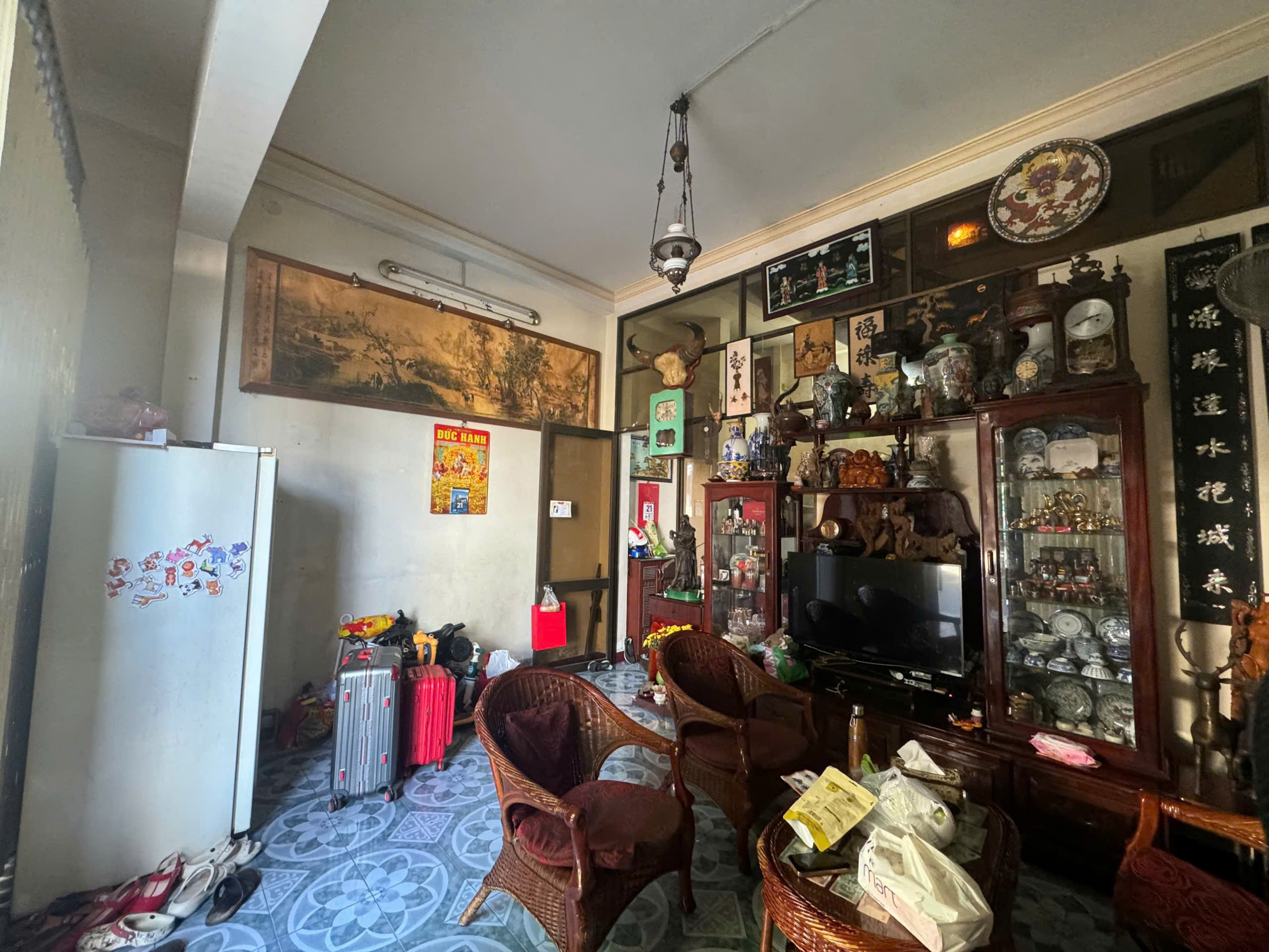 Nhà 4 tầng mặt tiền Hàn Thuyên , sát đường Phan Bội Châu, cách biển Trần Phú: 200m. Dt 40.5m2. Giá 9ty