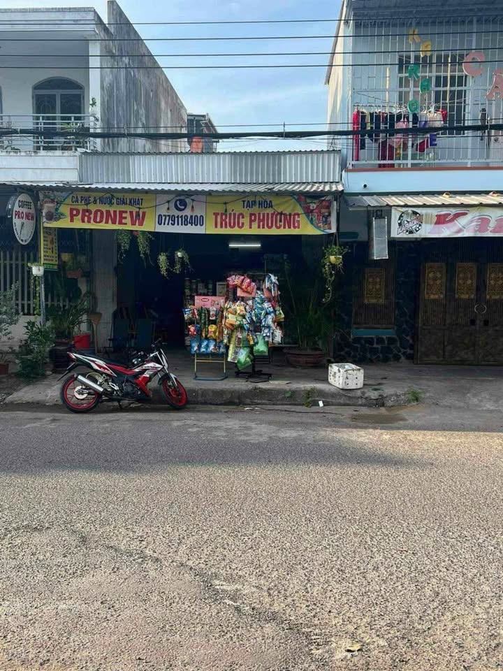 Bán đất tặng nhà mặt tiền đường Nguyễn Chích, Nha Trang