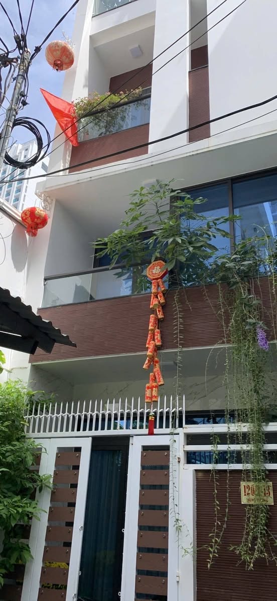 Bán nhà đẹp hẻm Hùng Vương, Trung tâm khu phố Tây, Nha Trang