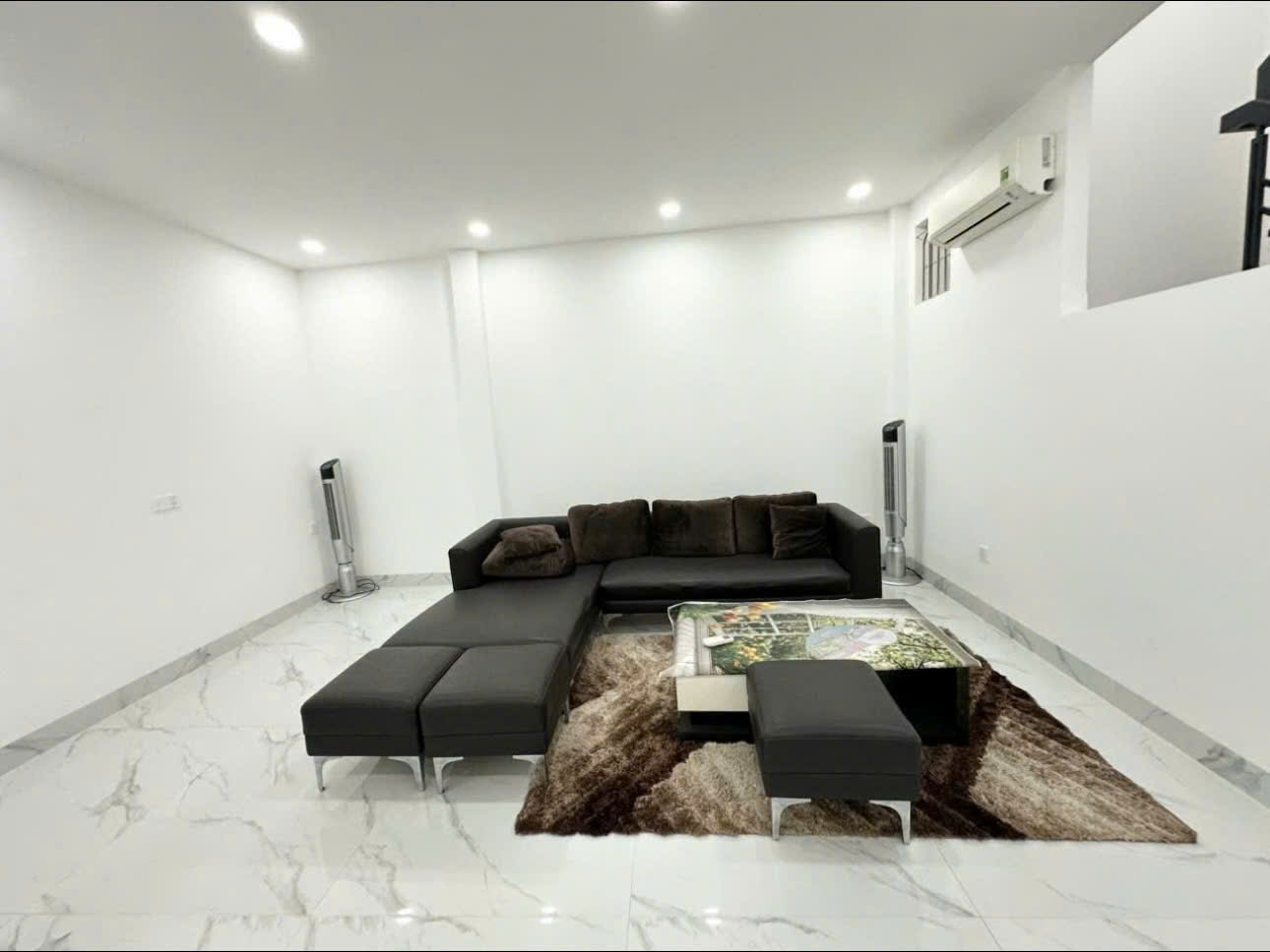 Nhà 3 tầng mặt tiền đường Mê Linh - TTTP Nha Trang. Dt 82m2. Giá 15.5tỷ