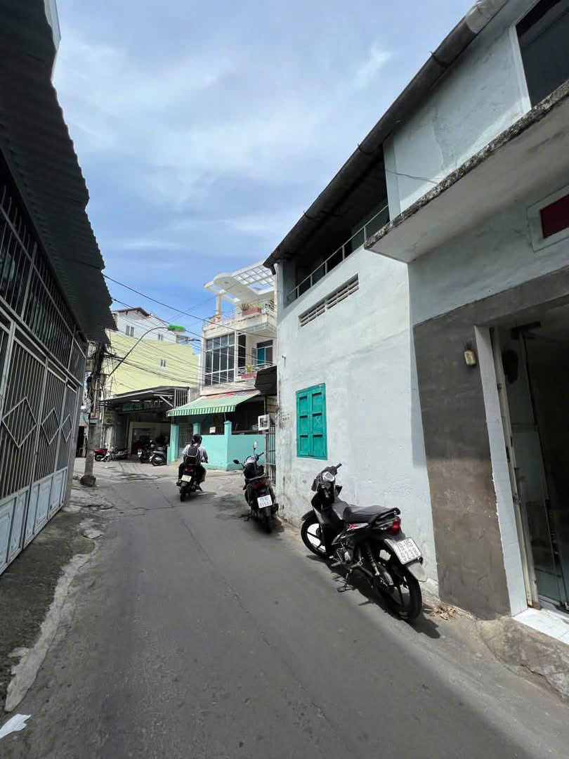 cần Bán Nhà cấp 4 có gác. Dt 42.5m2. Giá 3.7ty