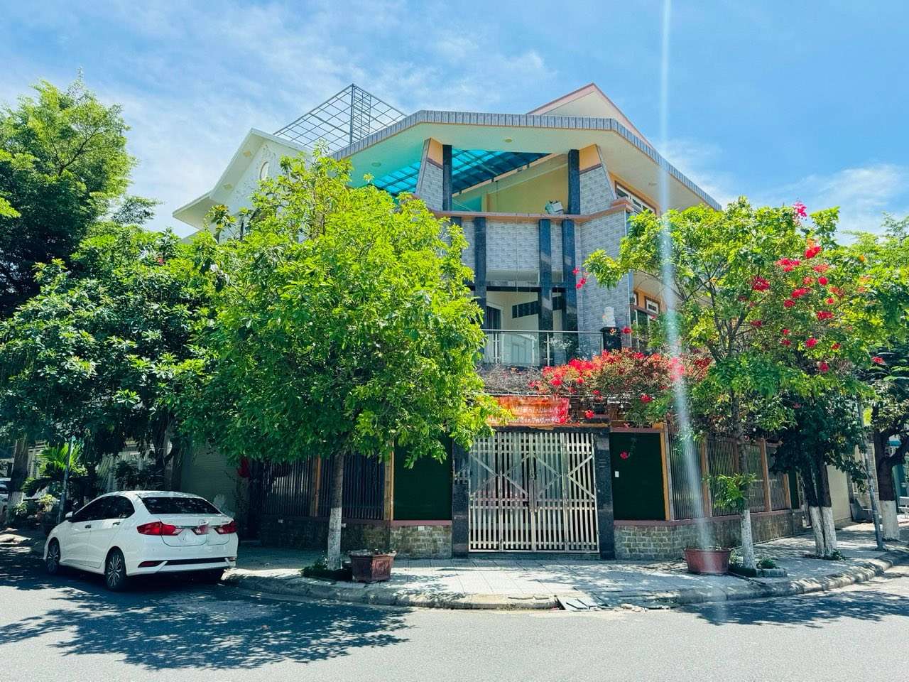 Bán căn góc giá tốt đầu tư - 2 mặt tiền đường đối diện công viên KĐT phước long B