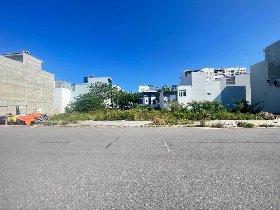 Cần bán lô Vcn phước long 2 đường B11. Lô sạch đẹp k dính gì. 