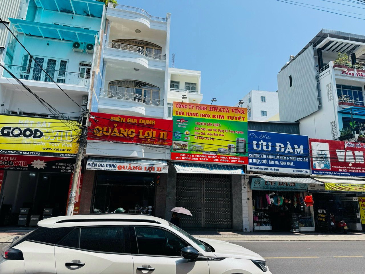 Khách cần cho thuê nhà nguyên căn 4 tầng mặt tiền đường Thống Nhất