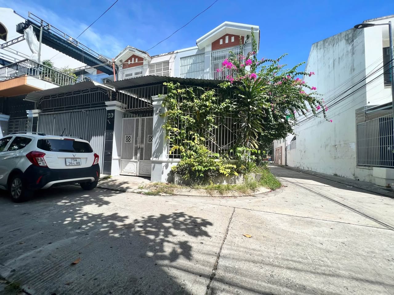 Bán Lô góc 2 mặt tiền cách đường Điện Biên Phủ chỉ 1 căn nhà, cách Biển 1km