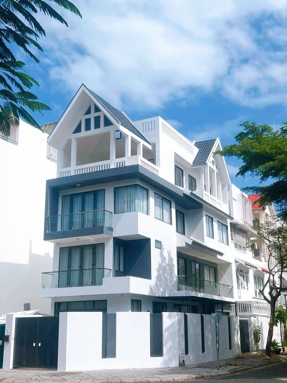 Bán nhà góc đường Thích Quảng Đức, Phước Long B, Nha Trang