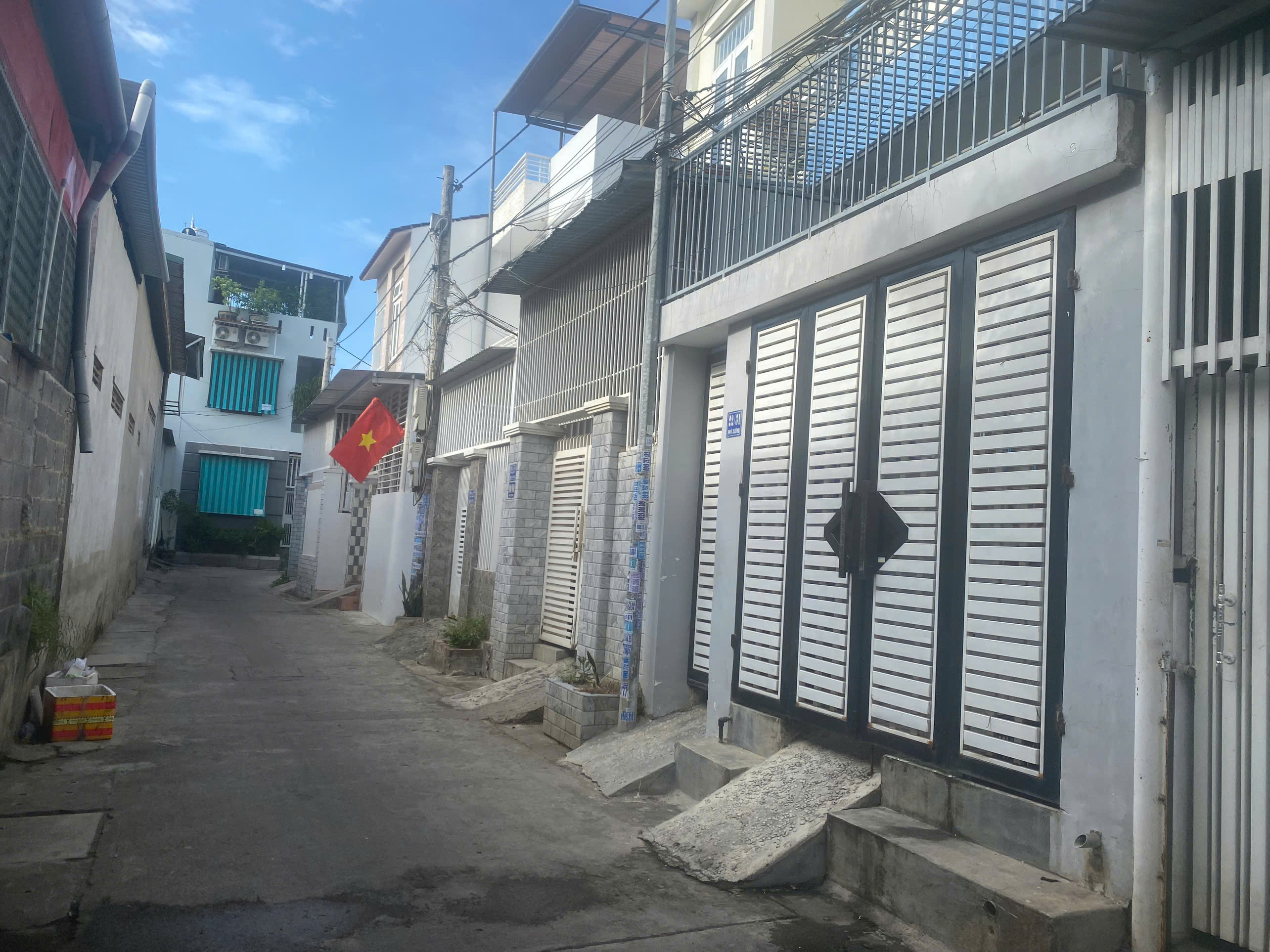 Nhà 2 tầng hẻm ô tô thông, đường 2/4 khúc SOS _ sát đường Phú Xương. 92m2. Giá 4.4ty