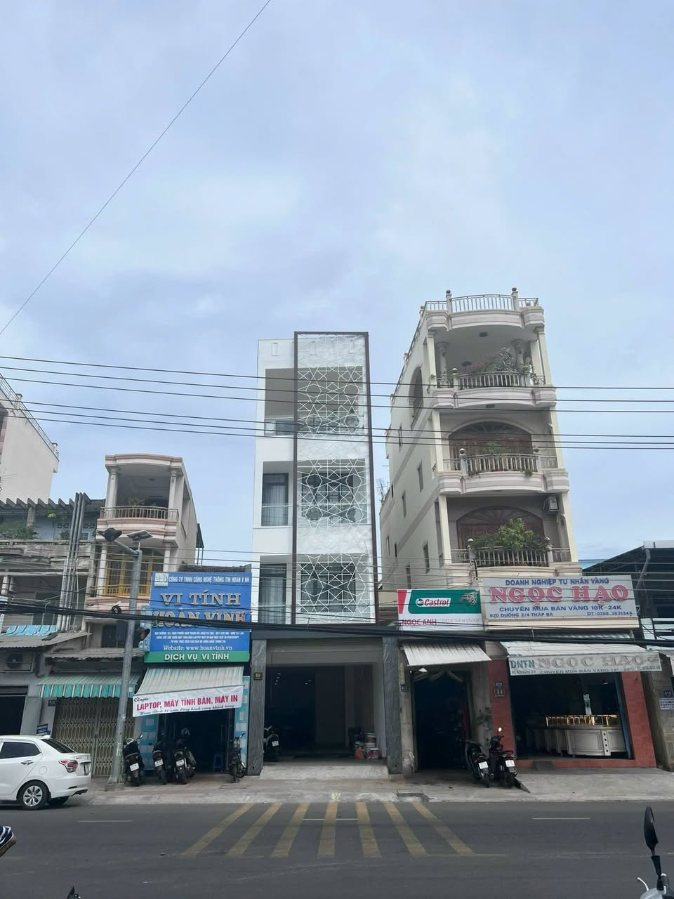 Bán nhà mặt tiền 2/4, Nha Trang, Gần Chợ Vĩnh Hải