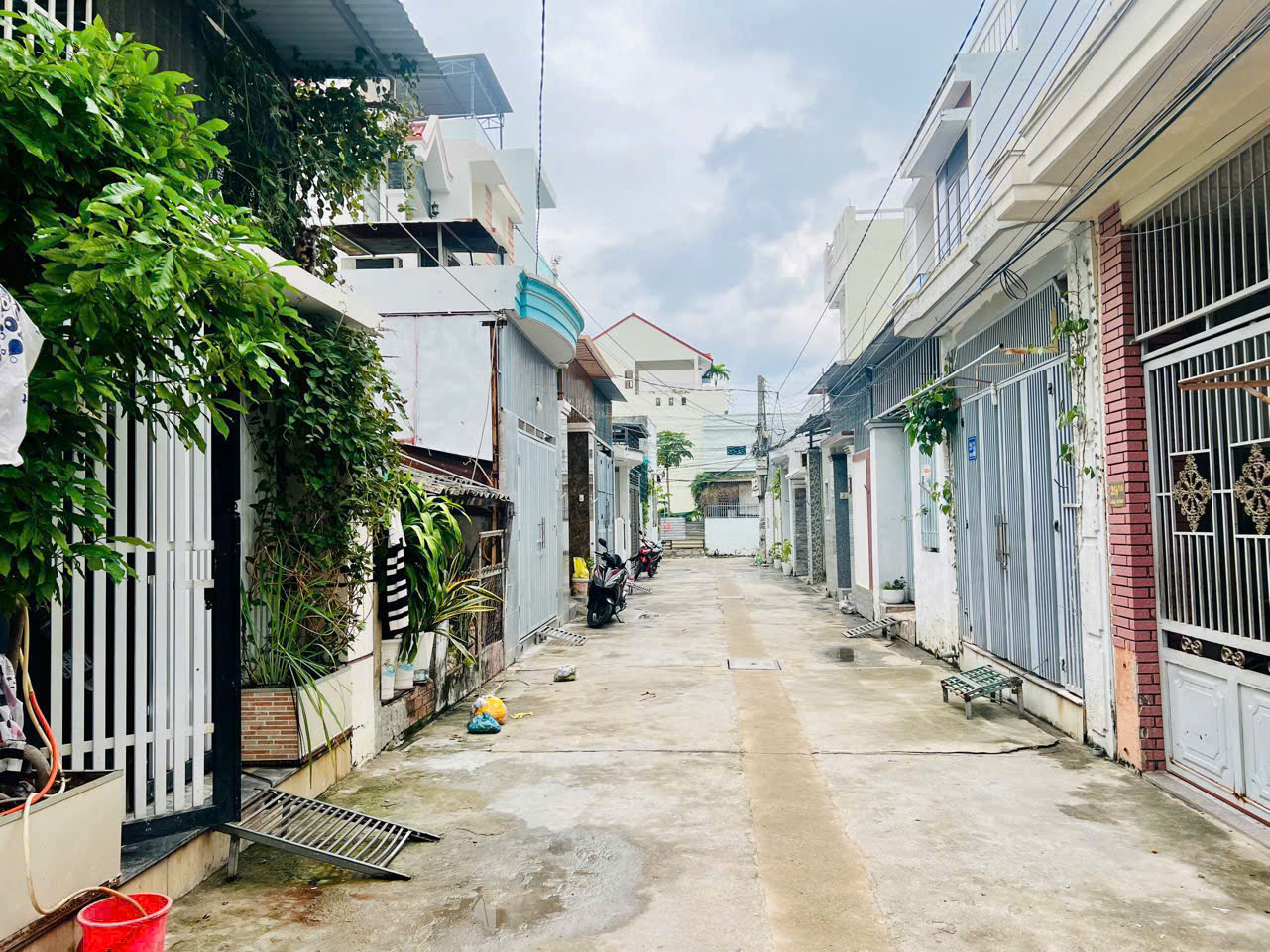  [ Nhà hẻm Phạm Tu_ sát doanh trại quân đội nhân dân ] * quay đầu ổn áp ( khu dân cư an ninh ). Dt 75m2. Giá 4.2ty