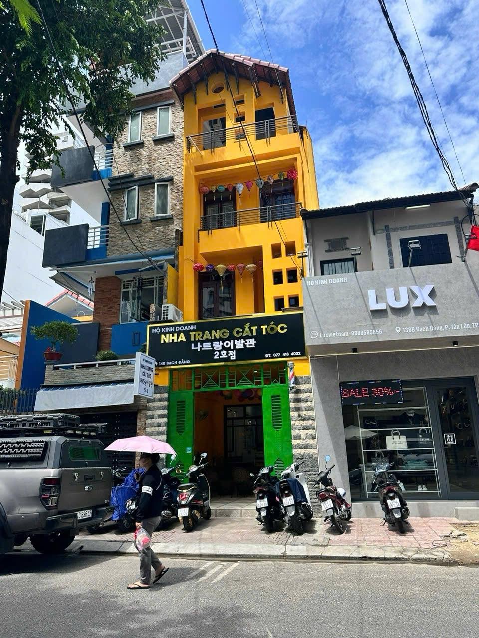 Bán nhà 4 tầng đường Bạch Đằng, gần Tô Hiến Thành, Nha Trang