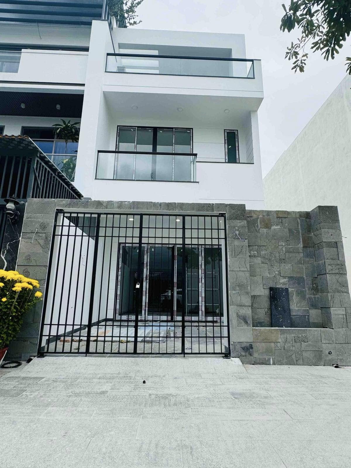 Nhà Hoàn thiện 97lk77 đối diện sân bóng Mỹ Gia Gói 7