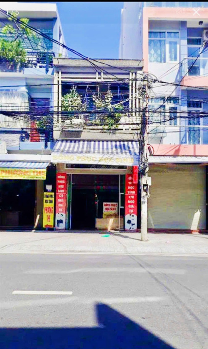 Bán nhà 2 tầng đường Ngô Gia Tự gần Trịnh Phong ra biển Trần Phú: 800m.