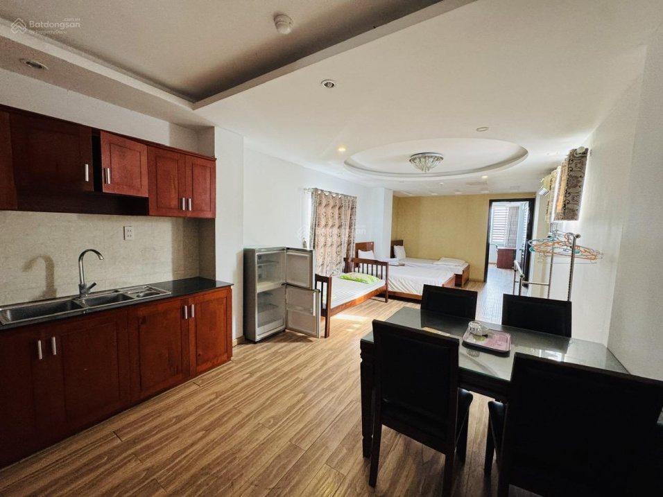 Bán khách sạn mặt tiền đường Nguyễn Thị Minh Khai, giá chỉ 130 triệu/m²