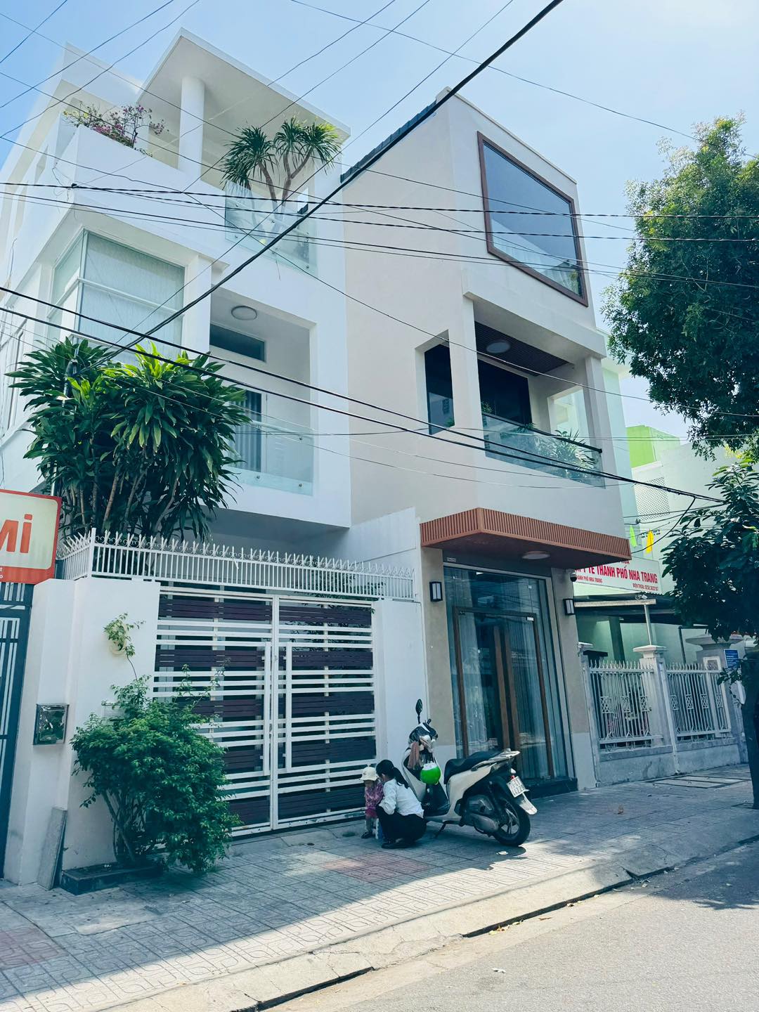 Bán Nhà đẹp 3 tầng mặt tiền đường Mê Linh, Nha Trang