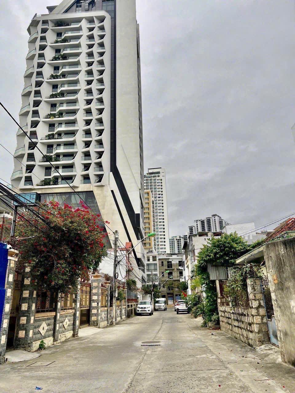 Bán lô đất đường Dương Hiến Quyền (cũ) Nha Trang, cách Biển 80m