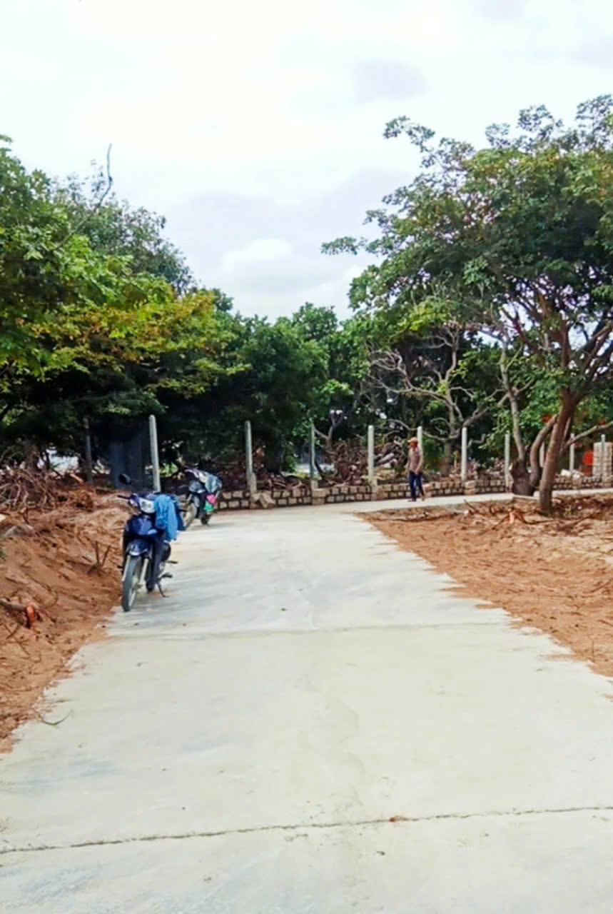 Lô góc 2 mặt tiền _ biển Bình Lập ** Cách bãi tắm Biển : 100m **Dt 368m2. Giá 3.686ty