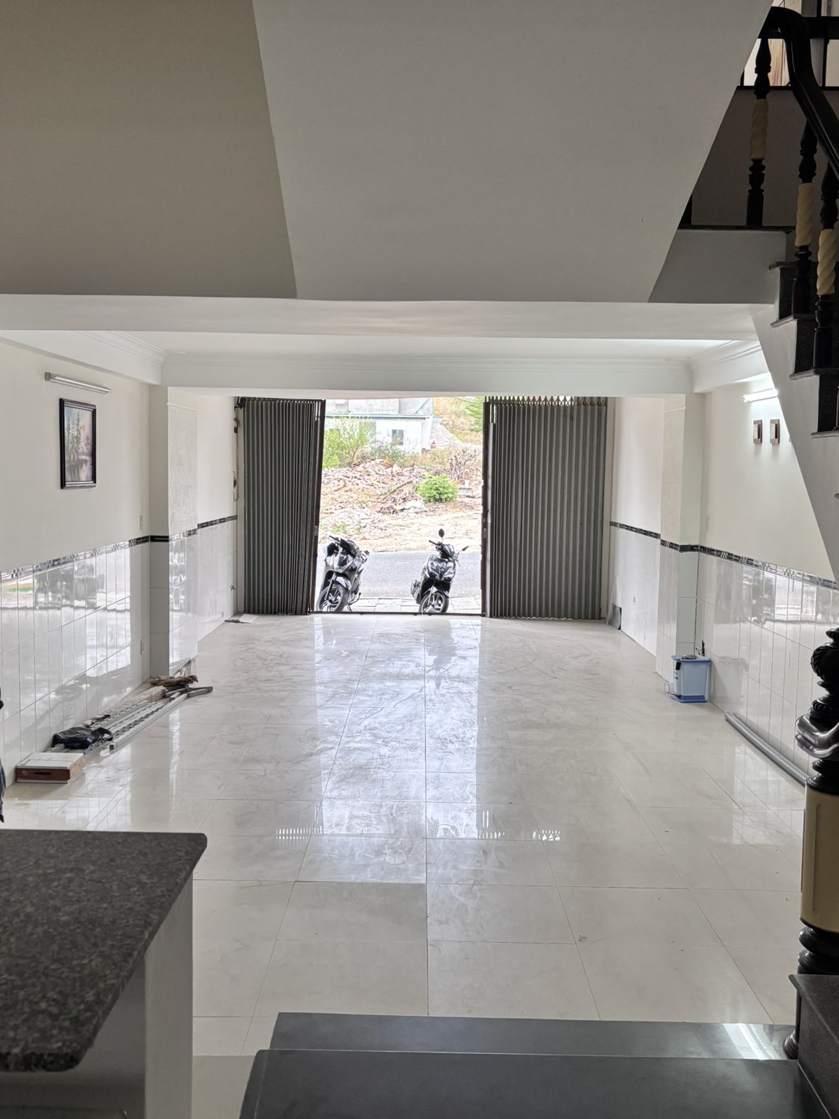 Bán Nhà 2 lầu mặt tiền Lý Thái Tổ, gần ngô văn sở