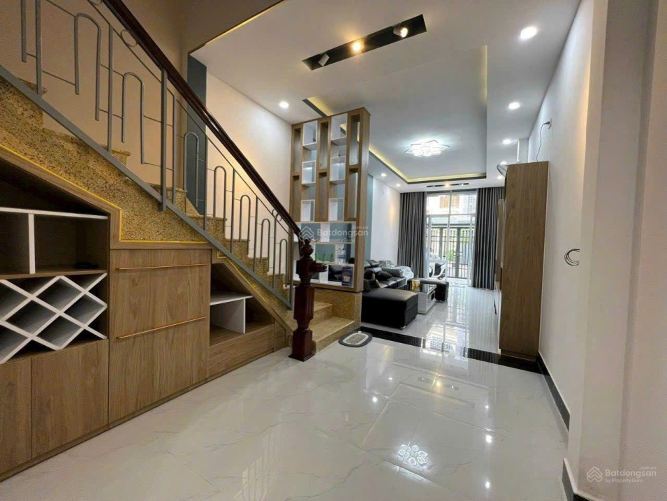 Bán nhà 03 tầng mặt tiền đường Mê Linh, Nha Trang, 13 tỷ