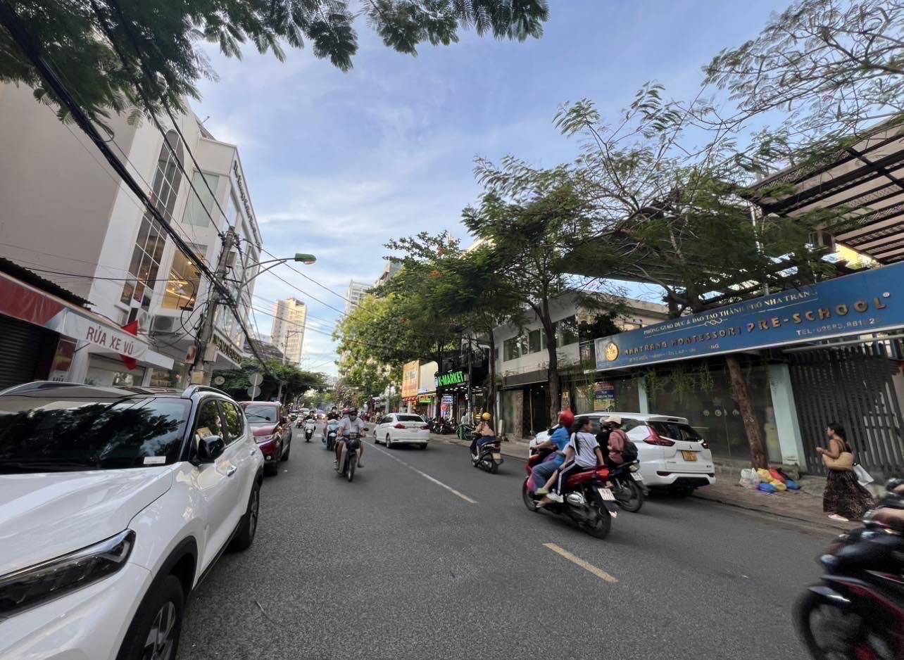 Bán đất tặng nhà 2 tầng đường Trần Bình Trọng, Nha Trang